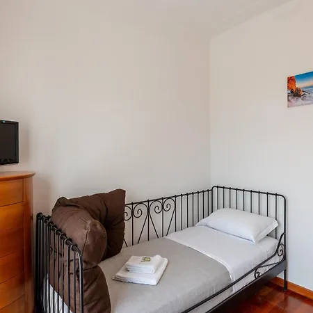 Guesthost - Penthouse With Terrace Appartement
