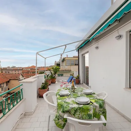 Lägenhet Guesthost - Penthouse With Terrace *