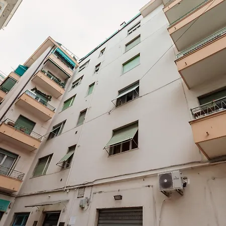 Guesthost - Penthouse With Terrace Appartement