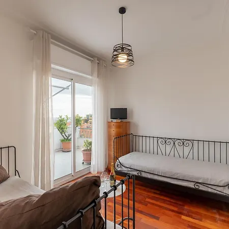 Guesthost - Penthouse With Terrace *