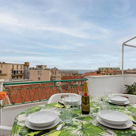 Guesthost - Penthouse With Terrace Apartment Sanremo