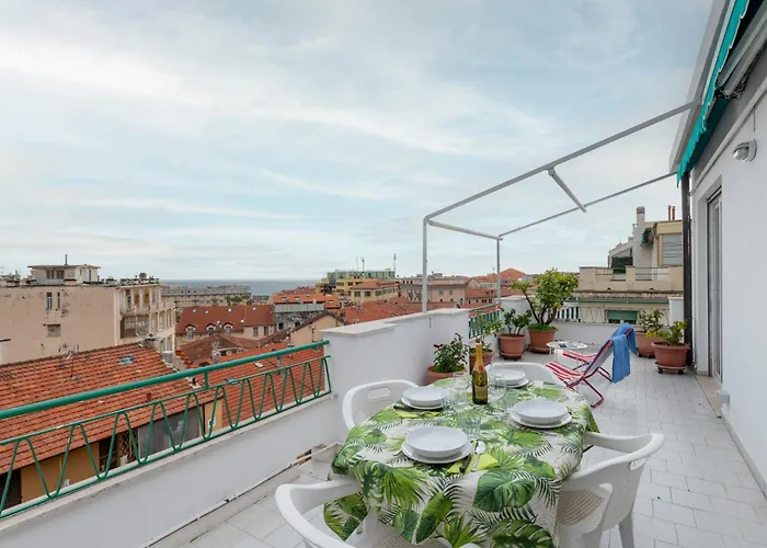 Guesthost - Penthouse With Terrace Appartement San Remo